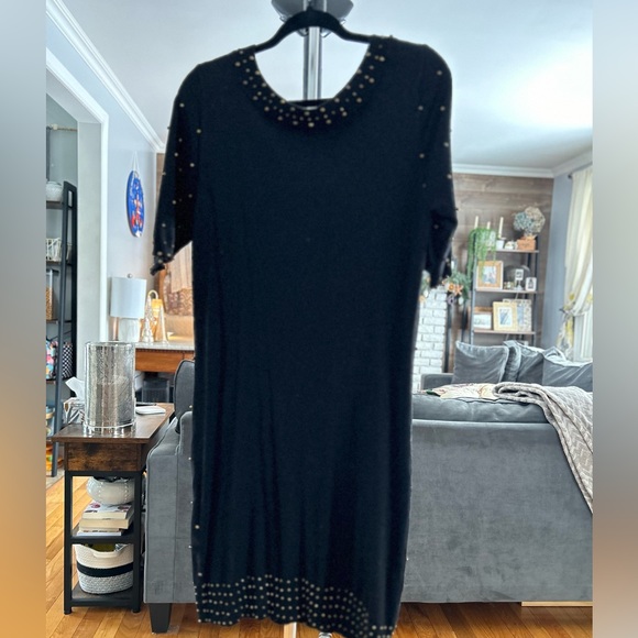 Short sleeve knit dress with bead detail - Picture 3 of 3